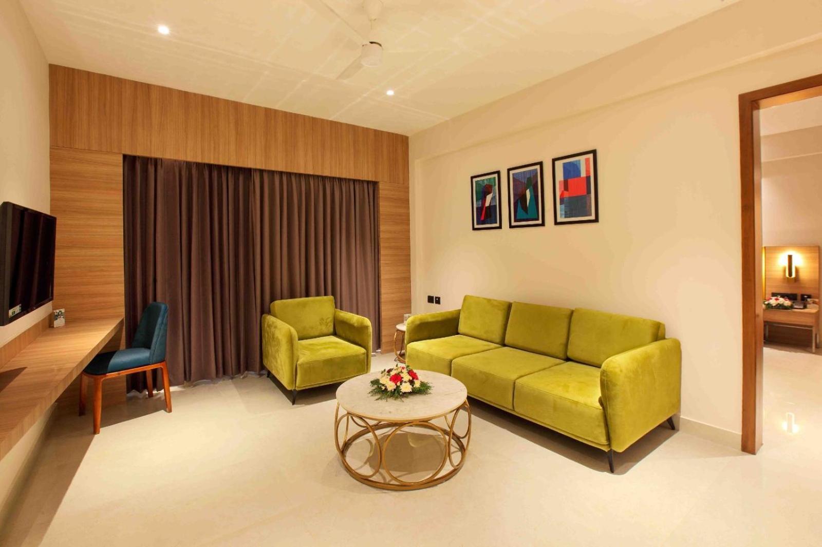 Park Residency Ayarkunnam Hotel Pullappalli Kültér fotó