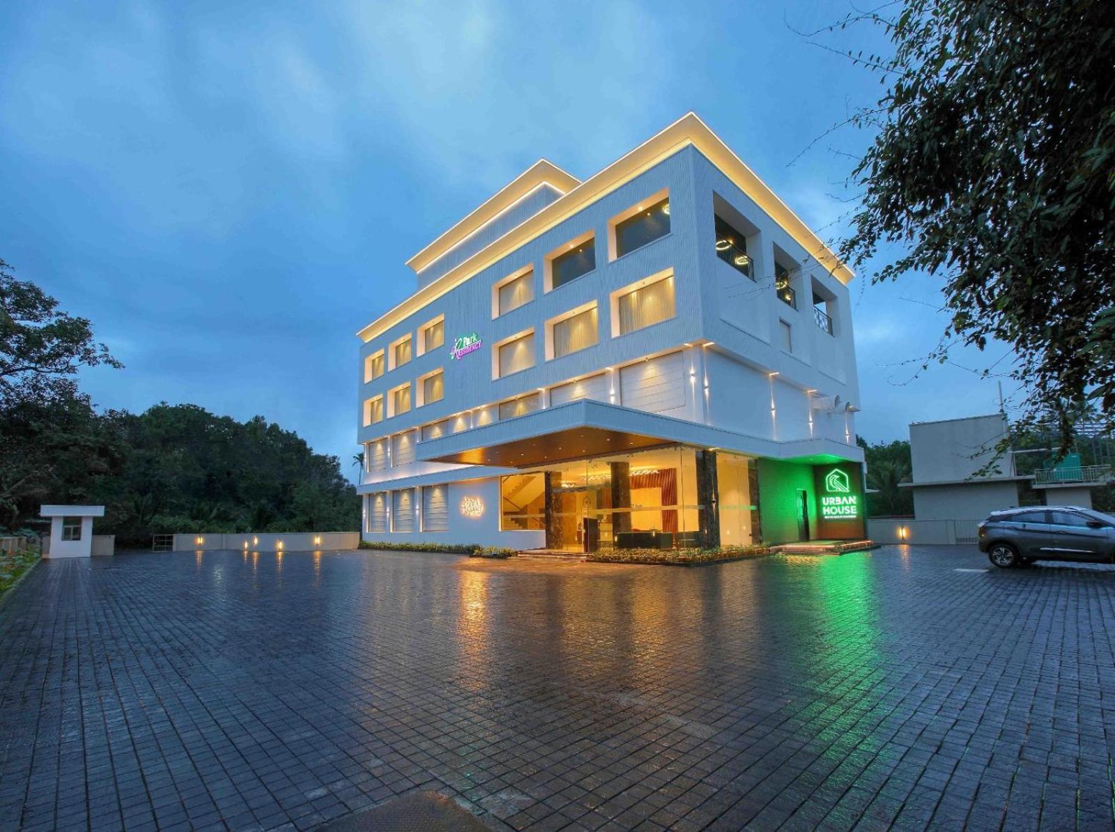 Park Residency Ayarkunnam Hotel Pullappalli Kültér fotó